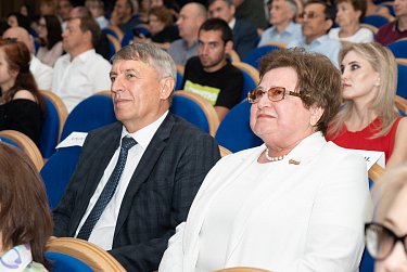 Строителям Оренбуржья вручили заслуженные награды 